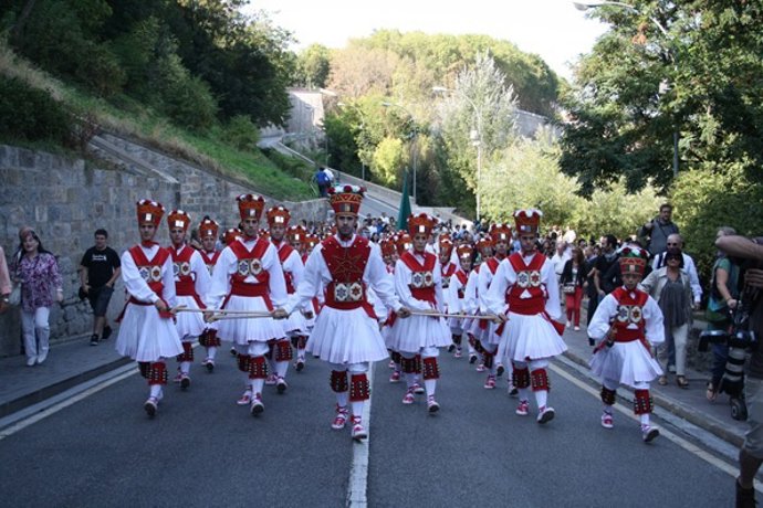 Duguna baila la soka-dantza en Pamplona.