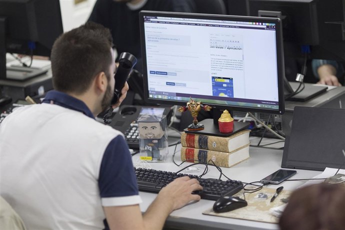 Oficina, ordenadores, trabajo, trabajando, empleo, desempleo, paro, trabajador