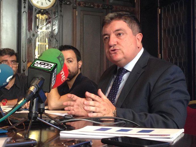 El decano del Colegio Notarial de Valencia, César Belda.