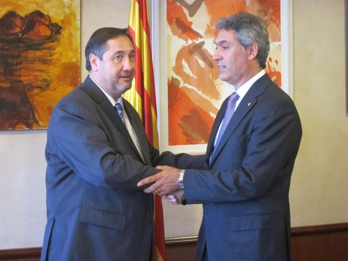 Josep Maria Pelegrí traspasa la Conselleria de Agricultura a Jordi Ciuraneta