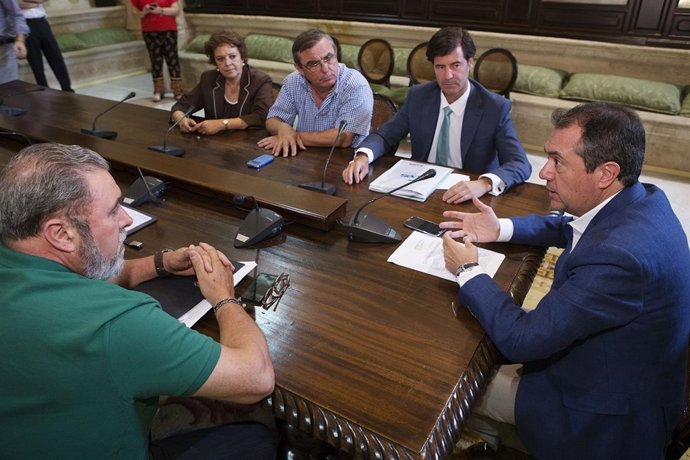 Reunión en el Ayuntamiento de Sevilla.