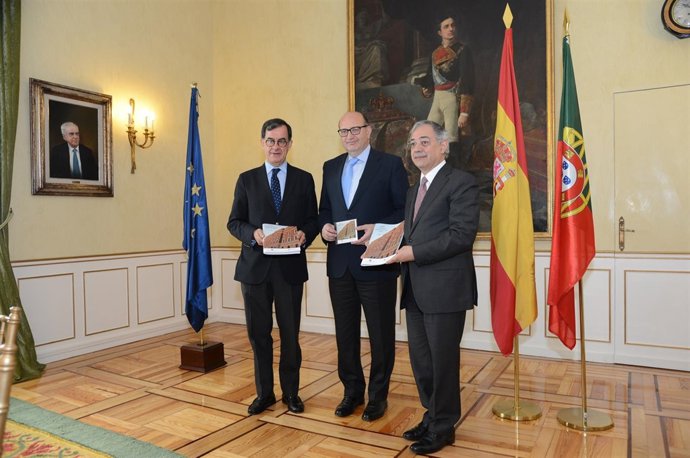 Ramón Álvarez de Miranda con presidentes de tribunales de Cuentas