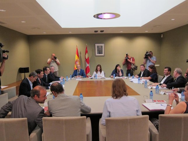 Reunión en la Cortes de los grupos