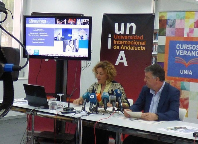 Yolanda Pelayo y el alcalde de Palos de la Fra, Carmelo Romero. 