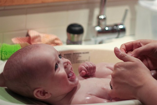 Bebé, baño.