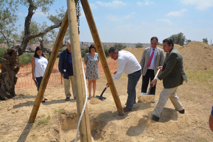 Colocación de la primera piedra del parque Olivar del Zaudín