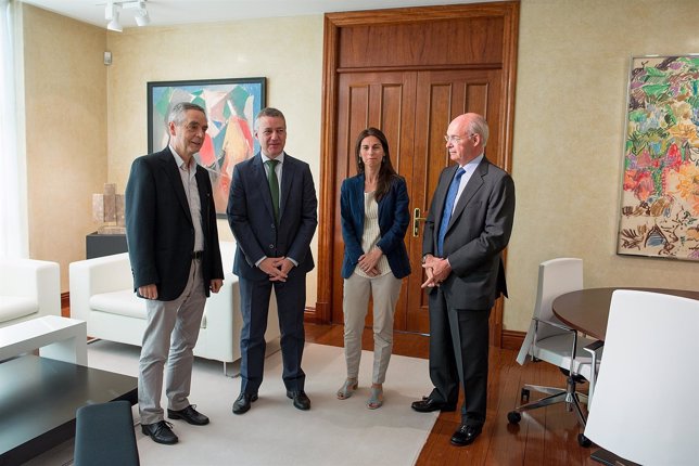 Firma del acuerdo entre Gobierno vasco y Novia Salcedo