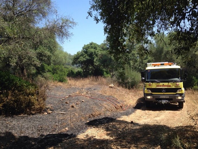 Camión de bomberos en la zona afectada