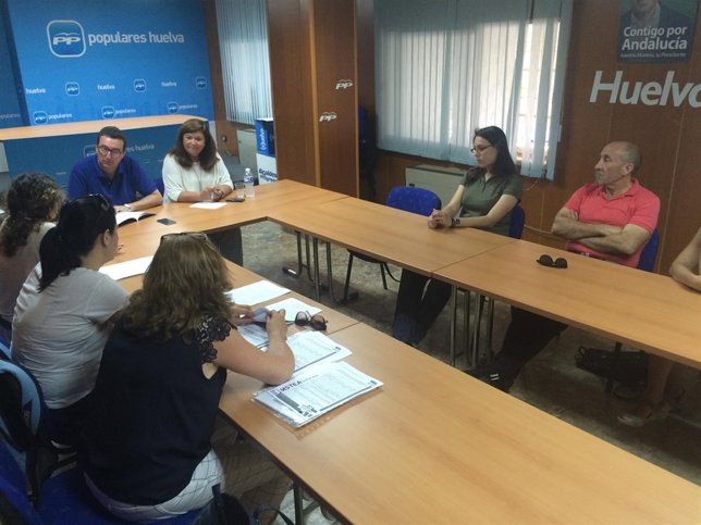 Parlamentarios del PP se reúnen con profesores de FP. 