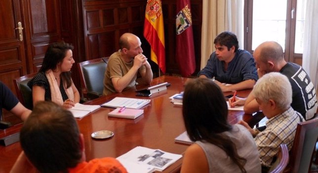 Reunión del concejal de Centro con organizadores del Orgullo Gay