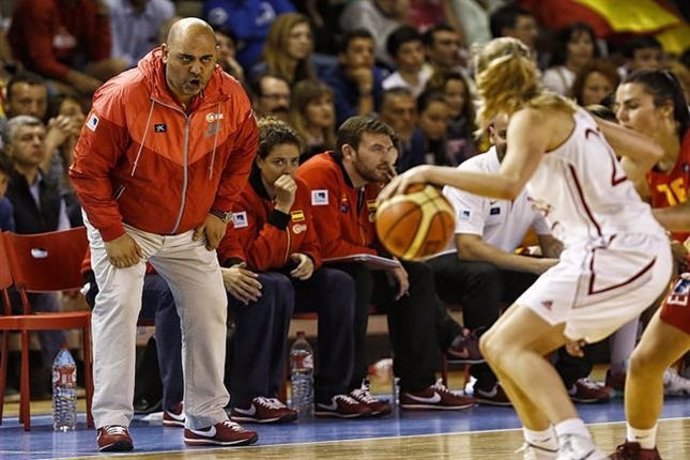 Lucas Mondelo seleccionador selección española baloncesto femenino