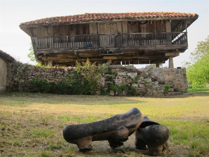 Panera, madreñas, Asturias, rural.