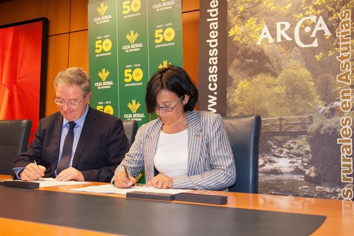  Antonio Romero De Caja Rural Y La Presidenta De ARCA, Ana Belén Soberón.