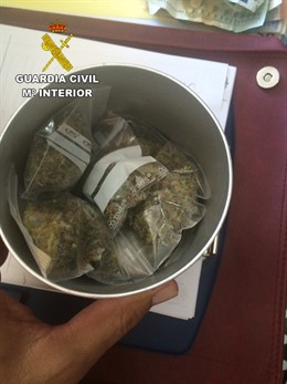 Droga en un bote de gominolas.