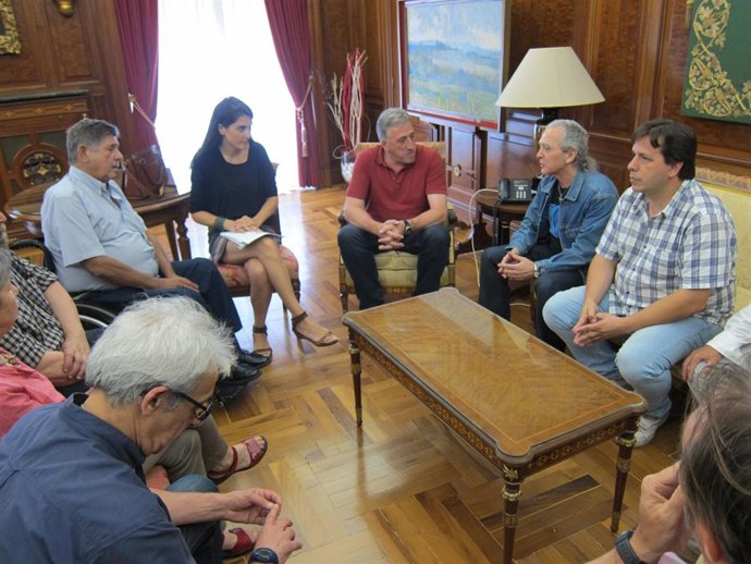 Asiron con Slepoy y los miembros de 'Sanfermines 78 Gogoan'