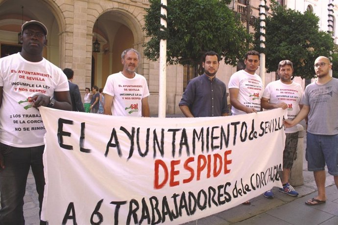 Concentración a las puertas del Ayuntamiento.