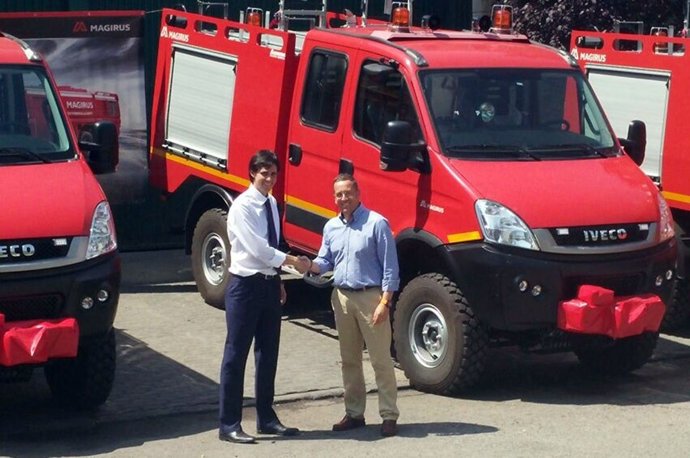 Los bomberos del Sepei estrenan trajes nuevos