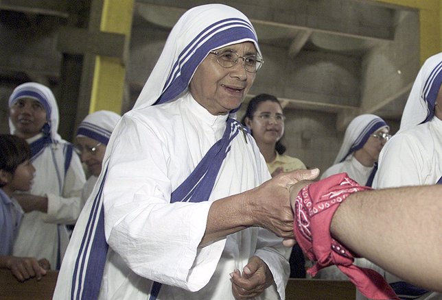 Sor Nirmala is Greeting during a mass at the Metropolitan Cathedral in Nicaragua