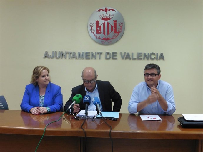 Novo, Grau y Ramón Llinpresentan la nueva organización del grupo popular