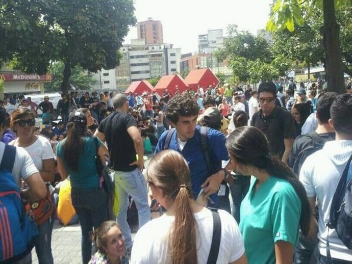 Estudiantes concentrados frente al Palacio de Justicia de Caracas