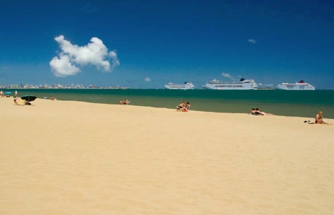 Montevideo. Playa. Verano. Tranquilidad. mar. Uruguay