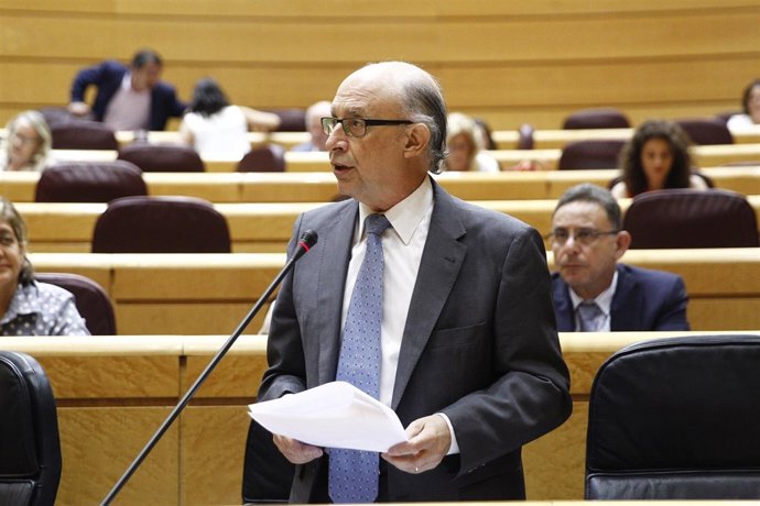El ministro Cristóbal Montoro en el Senado