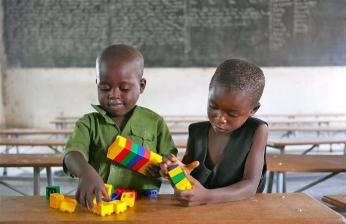 Niños jugando en Zimbabue