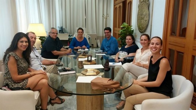 Celebración de la primera reunión con los delegados de barriadas