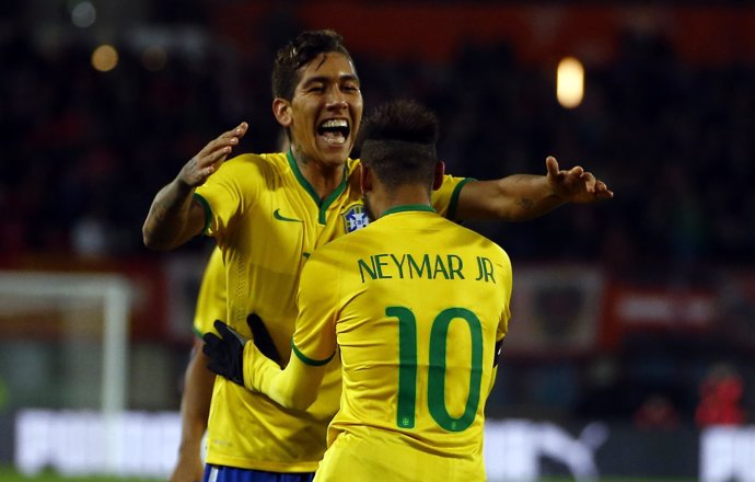 Roberto Firmino y Neymar.