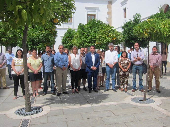 Minuto de silencio en la Asamblea extremeña