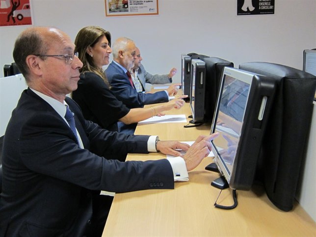 La Jefatura Provincial de Tráfico de Zaragoza estrena su aula informatizada