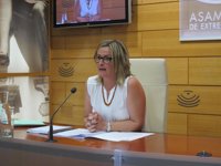 La presidenta de la Asamblea se "alegra" del apoyo de Podemos a la investidura de Vara