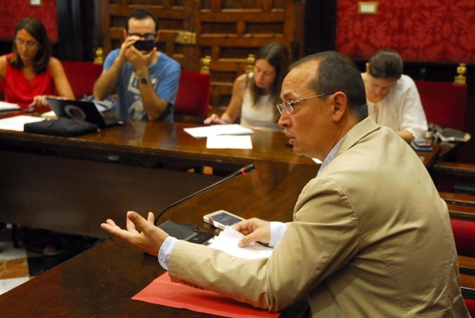 El concejal de Familia, Fernando Egea, en rueda de prensa.