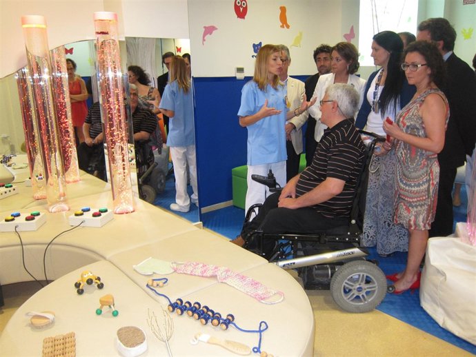 Las autoridades durante la visita a las nuevas instalaciones