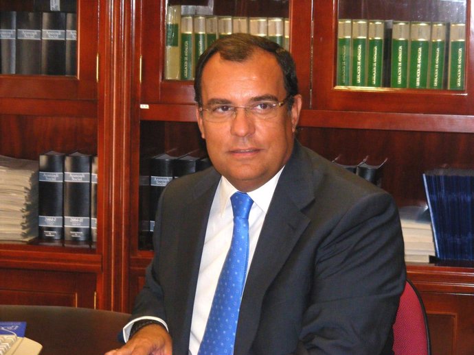 El presidente de los graduados sociales, Rafael Hidalgo