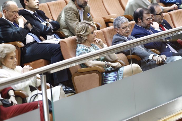 Esperanza Aguirre en la sesión de investidura de Cristina Cifuentes