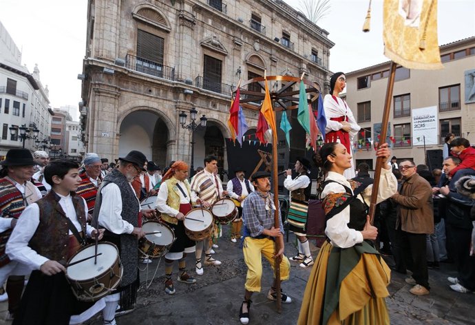 REPRESANTACIÓN DEL DOLÇAINER DE TALES