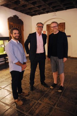 Pineda (centro), en la presentación del concierto