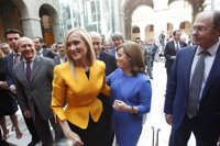 Santamaría dice que seguirán trabajando hasta que Rajoy decida disolver Cortes