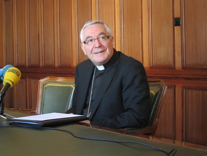 El obispo de Santander, Manuel Sánchez 