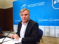 PP critica que se le coloque "en sandwich" entre Podemos y PSOE en el Debate de Investidura de Page