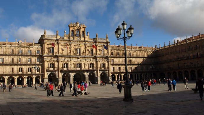Balcón del Ayuntamiento de Salamanca en la Plaza Mayor