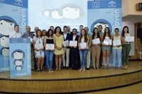 Premiadas  tres estudiantes sevillanas de FP con el 'Emprendejoven 12'