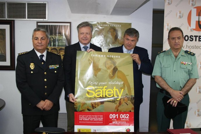 El subdelegado del Gobierno con el presidente de Hostecor