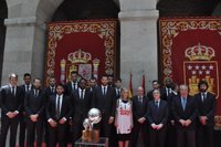 Cifuentes: "El Real Madrid entra en la historia del baloncesto y del deporte español"