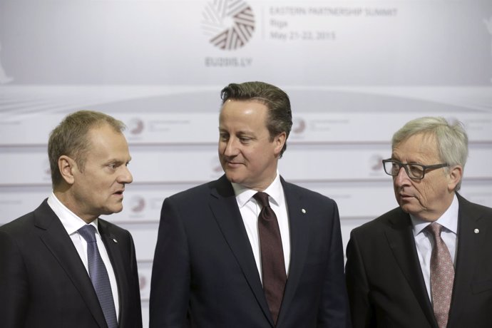 James Cameron, Donald Franciszek Tusk y  Jean-Claude Juncker,
