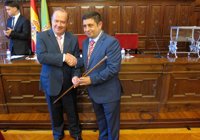 Reyes fija el empleo como epicentro del nuevo mandato de la Diputación