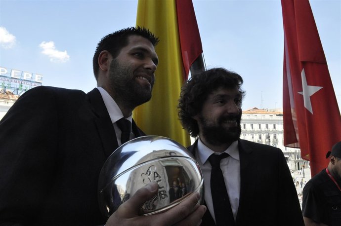 Felipe Reyes y Sergio Llull celebran la Liga