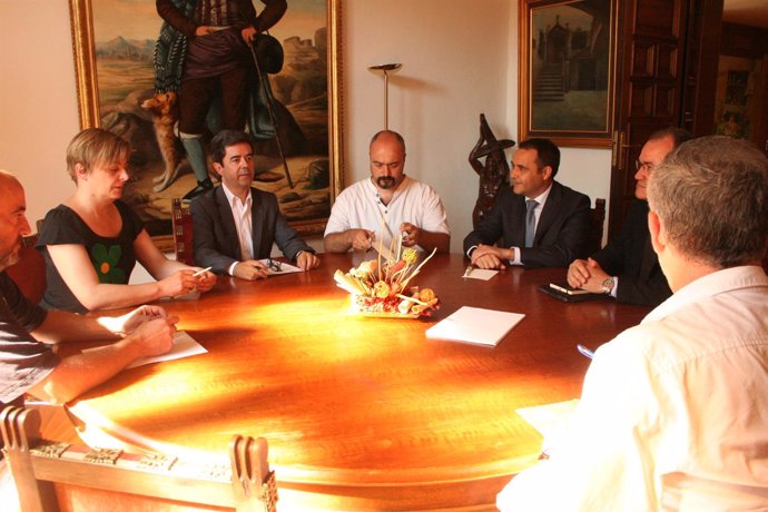 Reunión del alcalde de Huesca con responsables de Endesa
