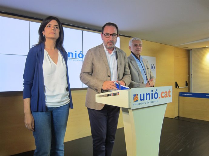 Montse Surroca, Ramon Espadaler y Toni Font (UDC).